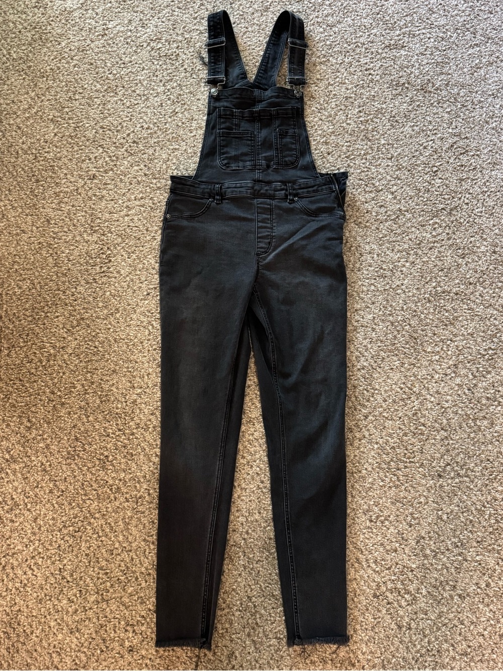 Free People Black Denim Overalls Jeans. Skinny. raw edge. Sz 27.